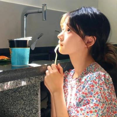 有些女孩这样做